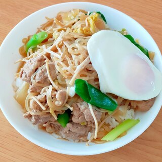 目玉焼きのせ♪すき焼き丼